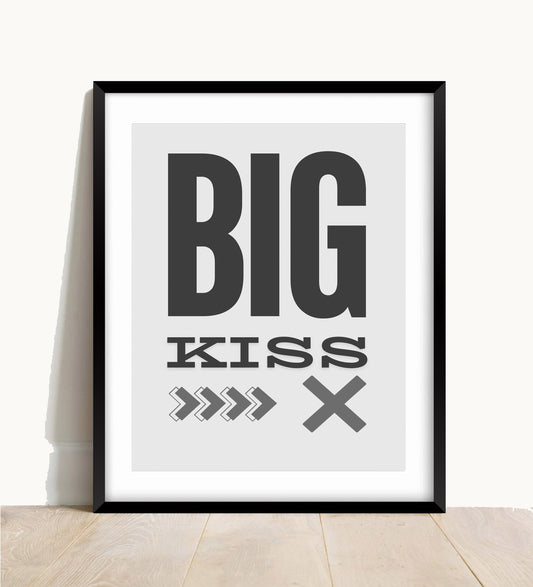 Big Kiss Wall Print